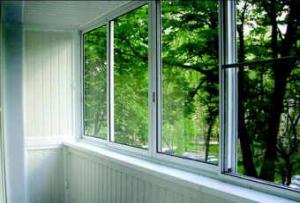 balkon-osteklennyiy