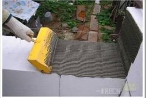 Выполнение кладки блоков в непростых условиях